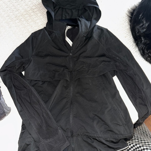 Lululemon windbreaker - Picture 1 of 5
